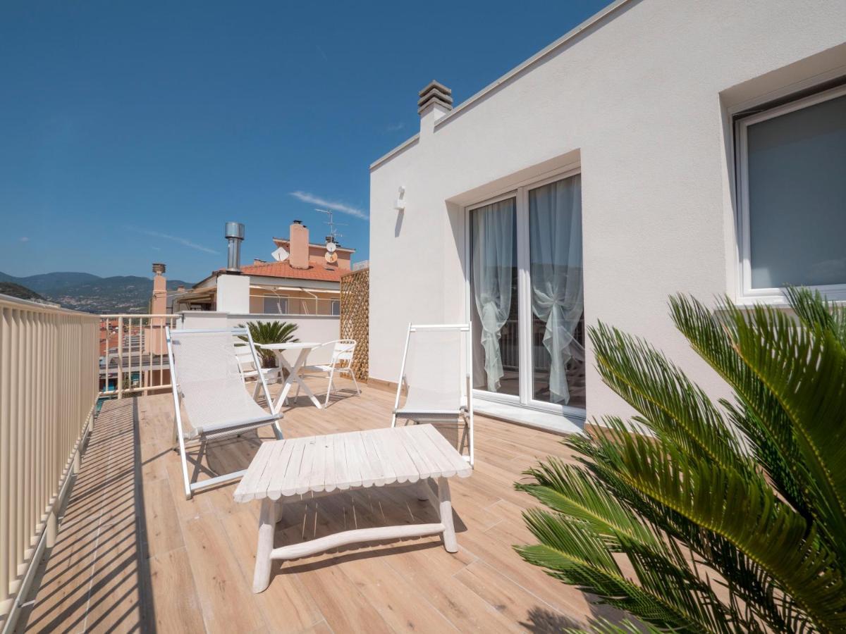 Hotel Continental Pietra Ligure Exteriér fotografie