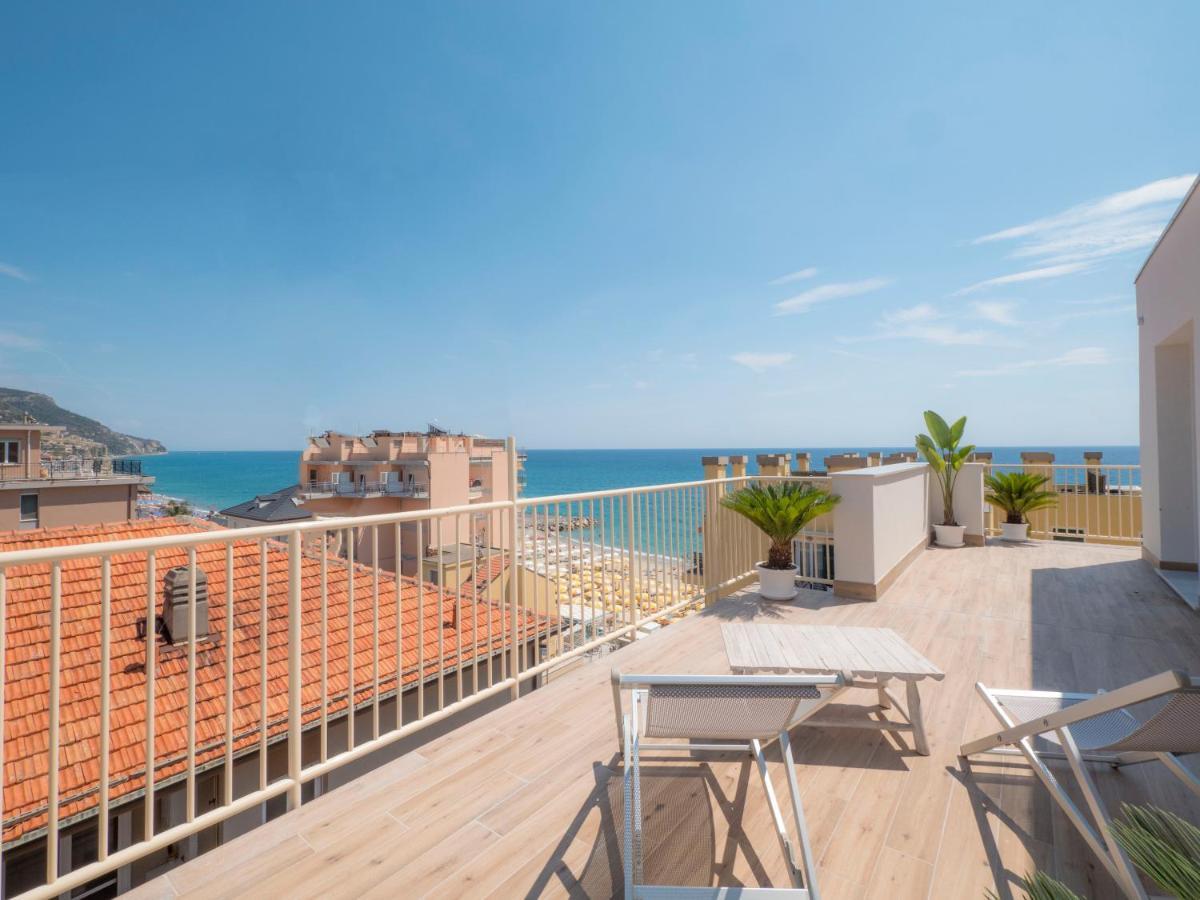 Hotel Continental Pietra Ligure Exteriér fotografie