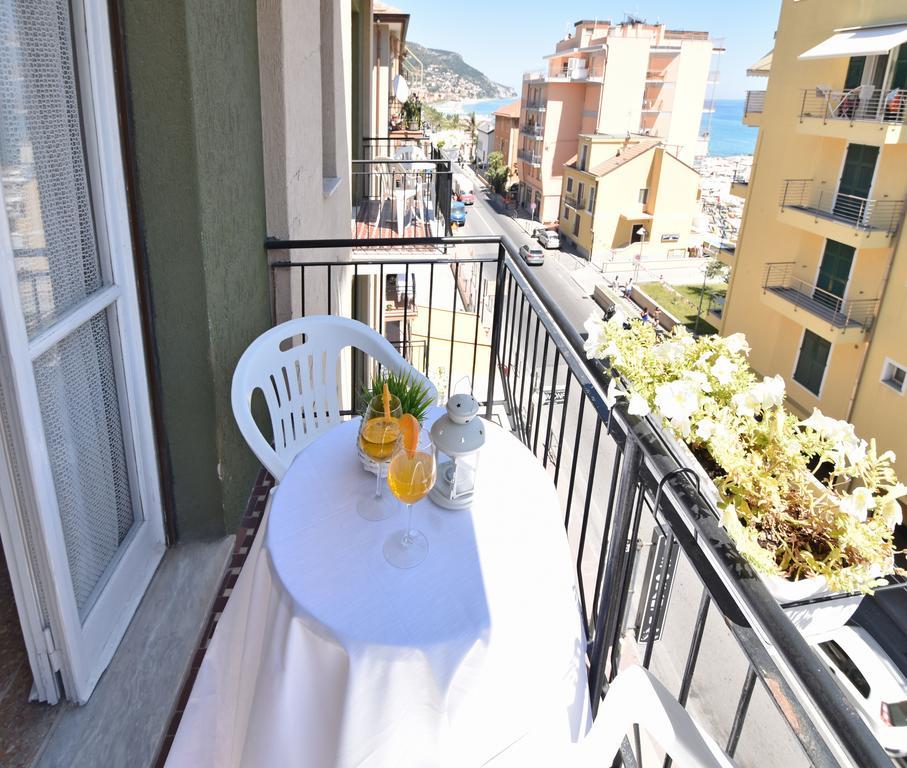 Hotel Continental Pietra Ligure Exteriér fotografie