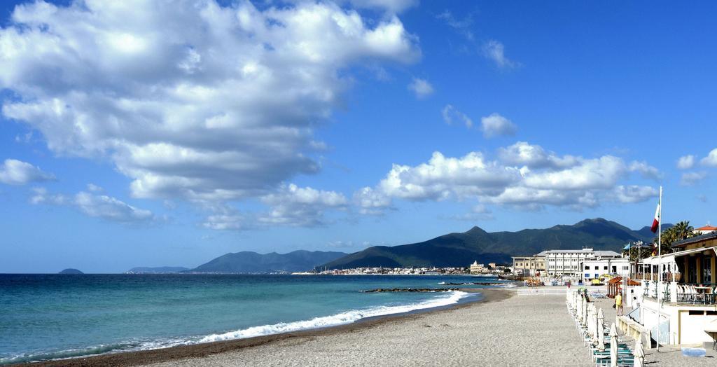 Hotel Continental Pietra Ligure Exteriér fotografie