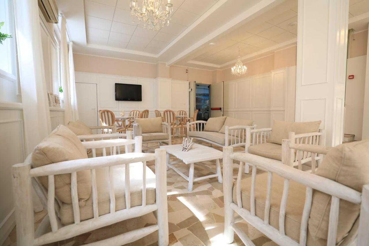 Hotel Continental Pietra Ligure Exteriér fotografie