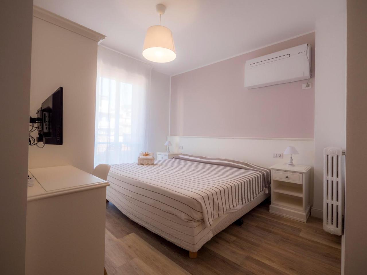 Hotel Continental Pietra Ligure Exteriér fotografie